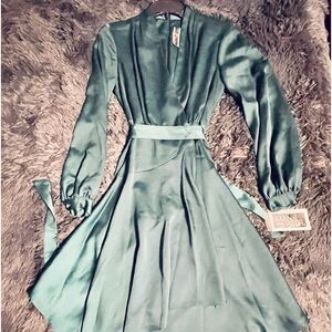 NEW JULiAN TAYLOR (New York) Dress  (4) Emerald ($92) Perfect Holiday Dress 🎄❄️